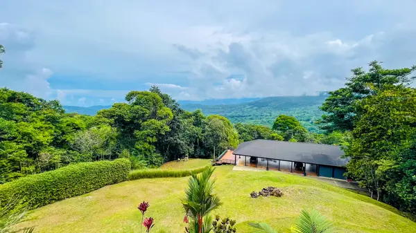 Mountain Estate, San Salvador De Baru,
