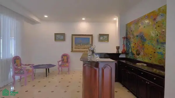 Luxury Artist Estate, Real Caria