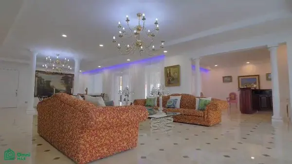 Luxury Artist Estate, Real Caria