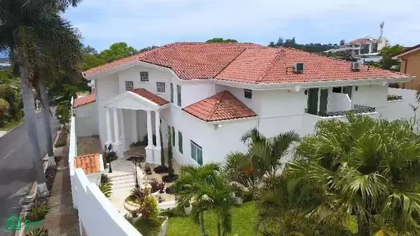 Luxury Artist Estate, Real Caria