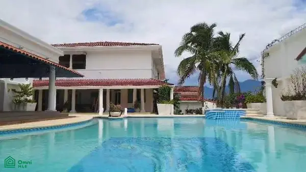 Luxury Artist Estate, Real Caria