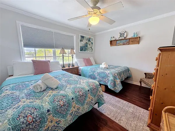 120 52ND ST, Holmes Beach, FL 34217