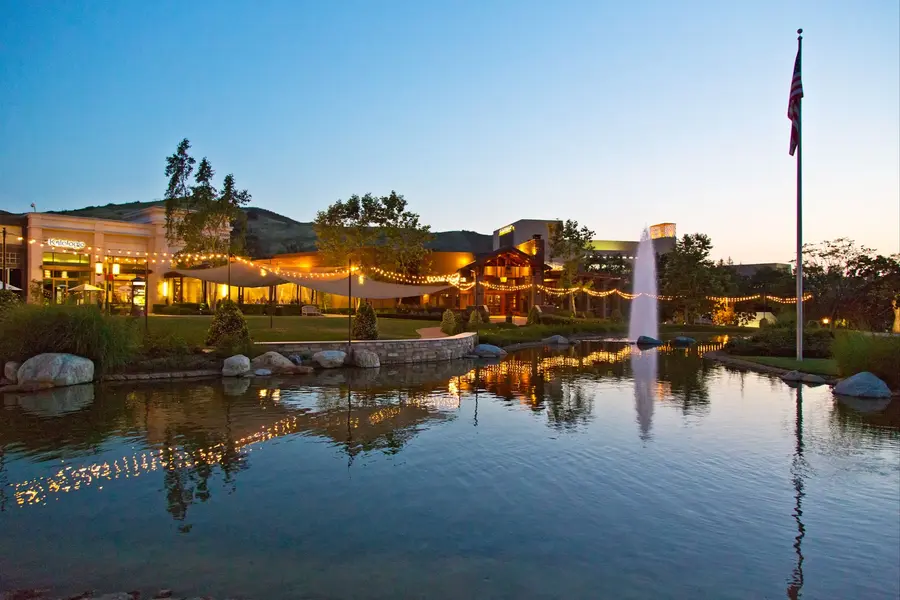 Thousand Oaks