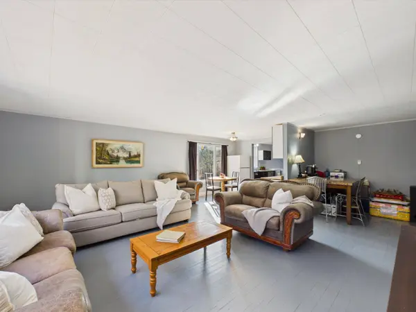 2026 Peninsula RD, Muskoka Lakes, ON P0B 1J0