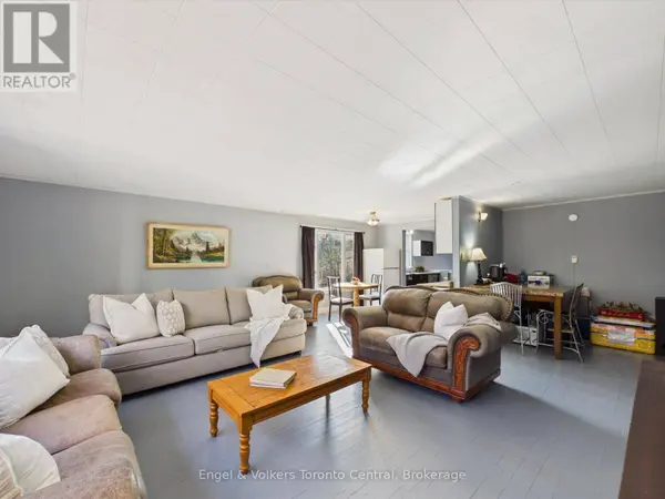 2026 PENINSULA ROAD, Muskoka Lakes, ON P0B1J0