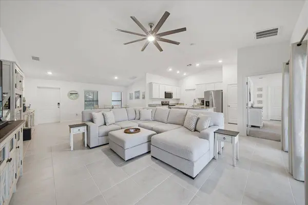 802 Charcoal AVE SE, Palm Bay, FL 32909