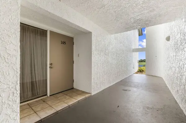 3200 Twin Lakes TER #105, Fort Pierce, FL 34951