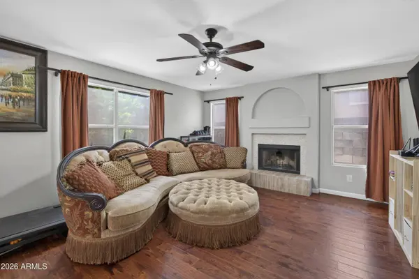 8945 W MARCONI Avenue, Peoria, AZ 85382