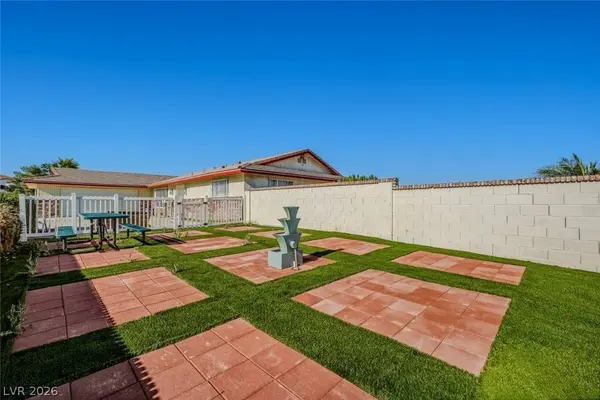 6760 W Oakey BLVD, Las Vegas, NV 89146