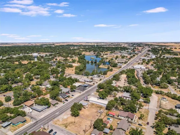 1022 N Main ST, Taylor, TX 76574