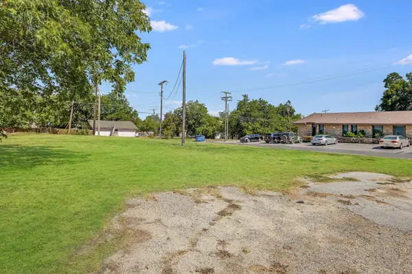 1000 N Main ST, Taylor, TX 76574