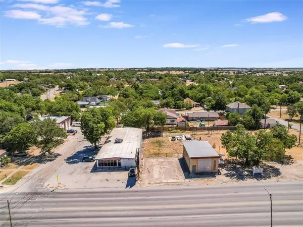 1022 N Main ST, Taylor, TX 76574
