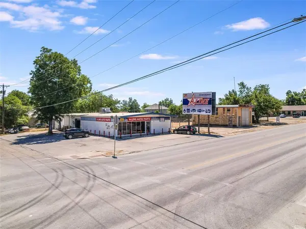 1022 N Main ST, Taylor, TX 76574
