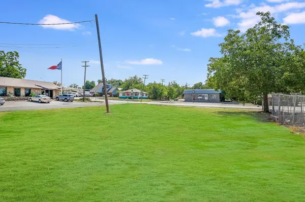 1000 N Main ST, Taylor, TX 76574