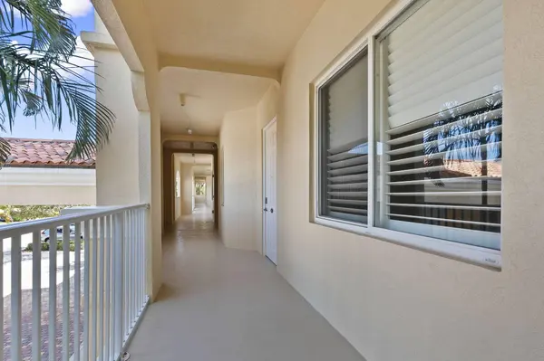 34 Harbour Isle Dr W #204, Fort Pierce, FL 34949