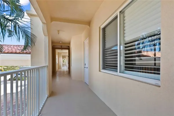 34 Harbour Isle DR W #204, Fort Pierce, FL 34949