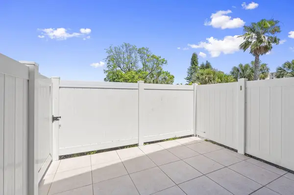 3209 S Lakeview CIR #8-101, Hutchinson Island, FL 34949