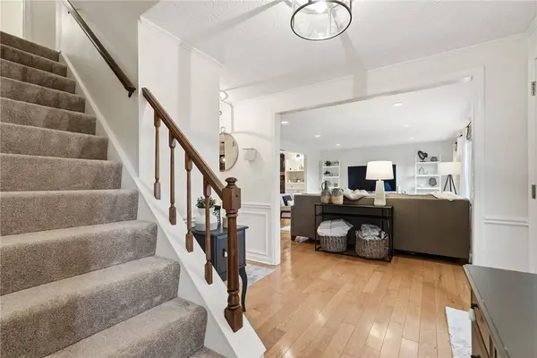 2328 Weston Dr, Upper St Clair, PA 15241