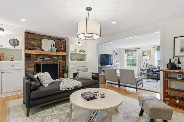 2328 Weston Dr, Upper St Clair, PA 15241