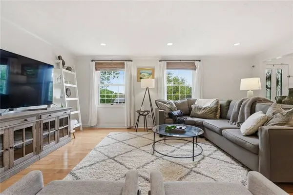 2328 Weston Dr, Upper St Clair, PA 15241