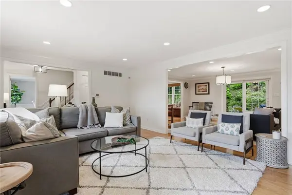 2328 Weston Dr, Upper St Clair, PA 15241