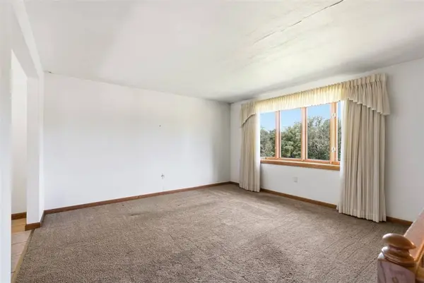 62 Chippewa Rd, Bentleyville, PA 15314