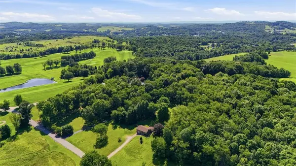 62 Chippewa Rd, Bentleyville, PA 15314