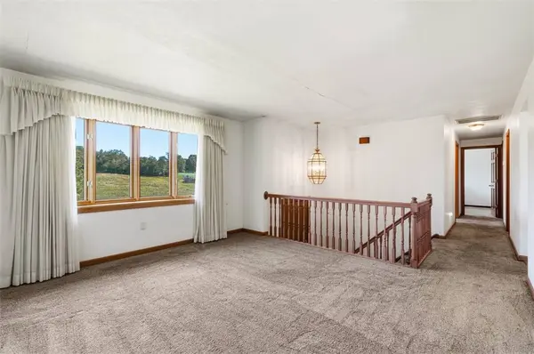 62 Chippewa Rd, Bentleyville, PA 15314