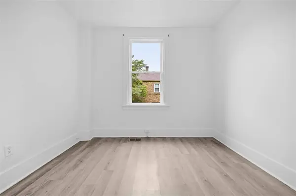 324-330 Park Rd, Ambridge, PA 15003
