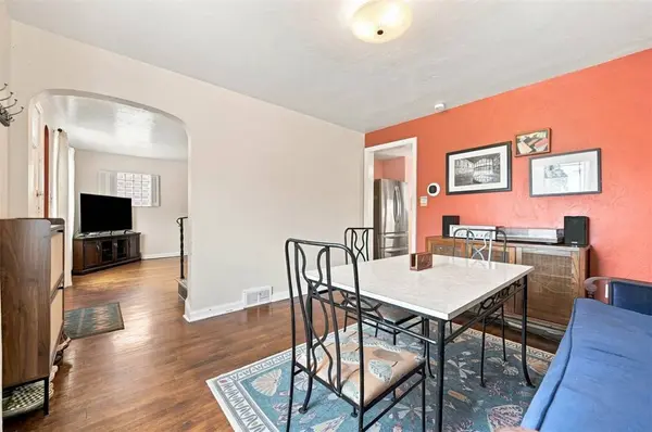 2332 Pioneer Ave, Brookline, PA 15226
