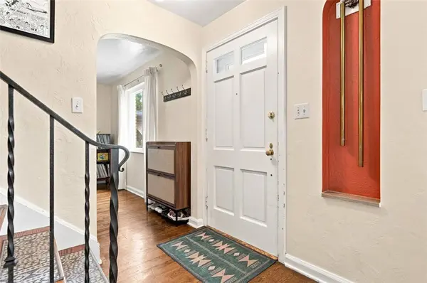 2332 Pioneer Ave, Brookline, PA 15226