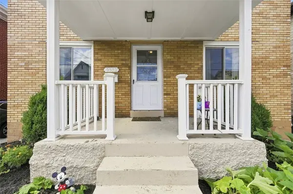 2332 Pioneer Ave, Brookline, PA 15226