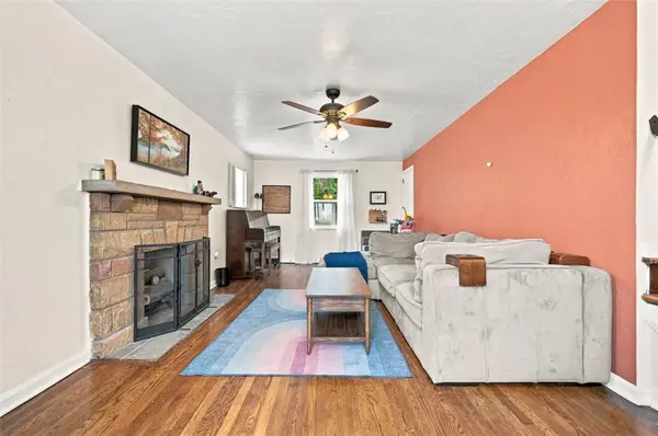 2332 Pioneer Ave, Brookline, PA 15226