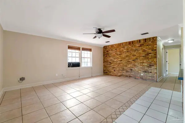 1961 Guseman Rd, Gulf Breeze, FL 32563