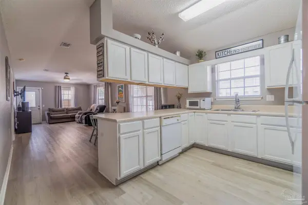 5583 Meadow Creek Pl, Gulf Breeze, FL 32563