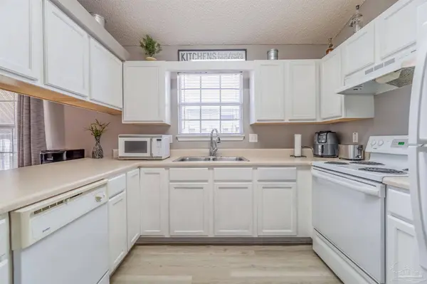 5583 Meadow Creek Pl, Gulf Breeze, FL 32563