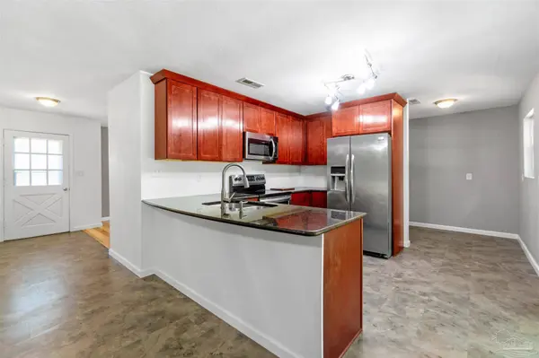 5433 Delona Rd, Milton, FL 32583