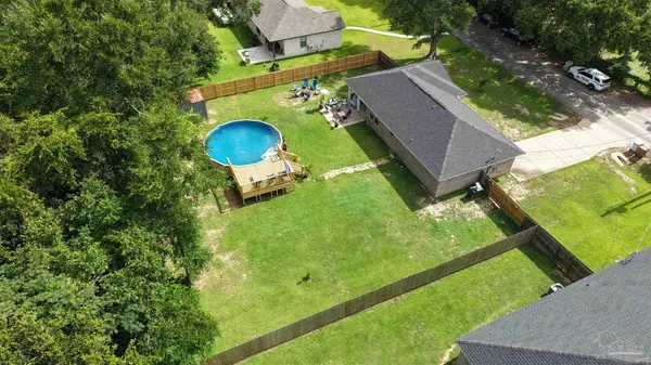 4866 Lamar Dr, Pace, FL 32571