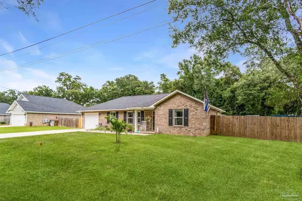 4866 Lamar Dr, Pace, FL 32571