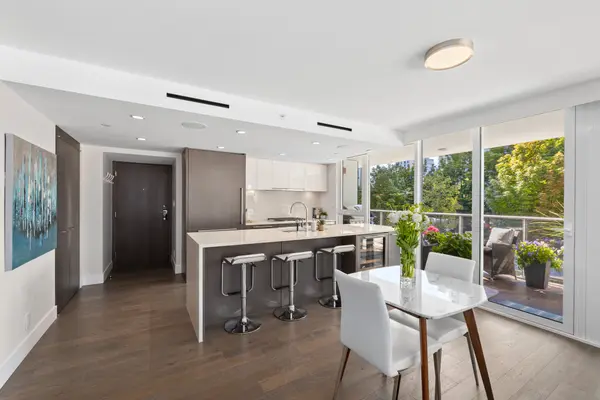 499 Pacific Street #201, Vancouver, BC V6Z 2P5
