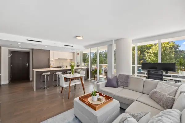 499 Pacific Street #201, Vancouver, BC V6Z 2P5