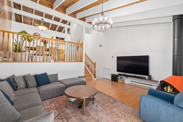2686 Kingsford Avenue, Burnaby, BC V5B 4V4