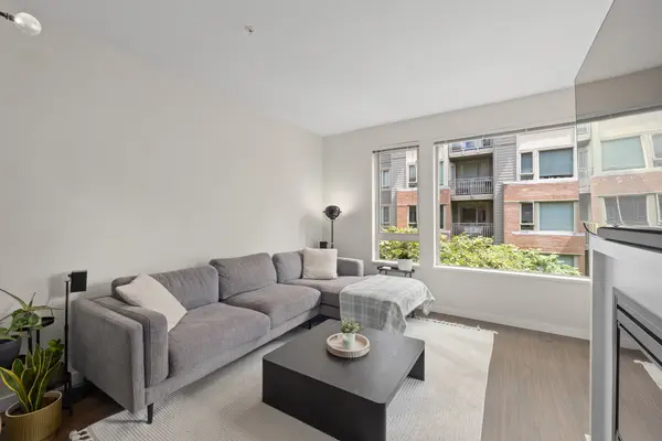 139 22nd Street West #304, North Vancouver, BC V7M 0B5