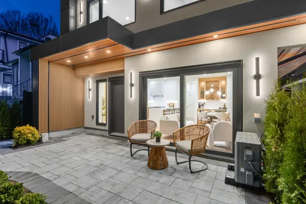 4549 West 11th Avenue #1, Vancouver, BC V6R 2M5