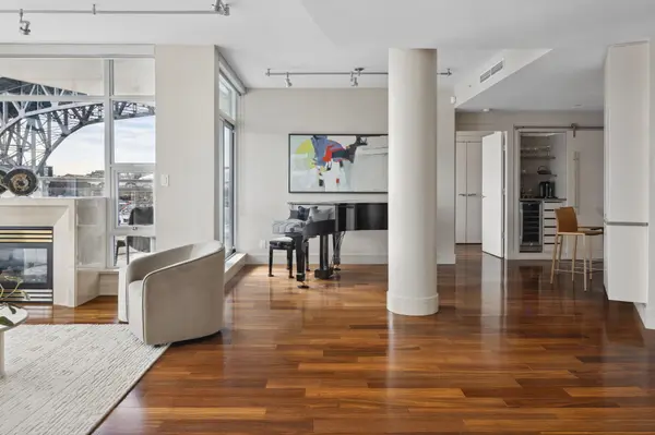 628 Kinghorne Mews #202, Vancouver, BC V6Z 3H6