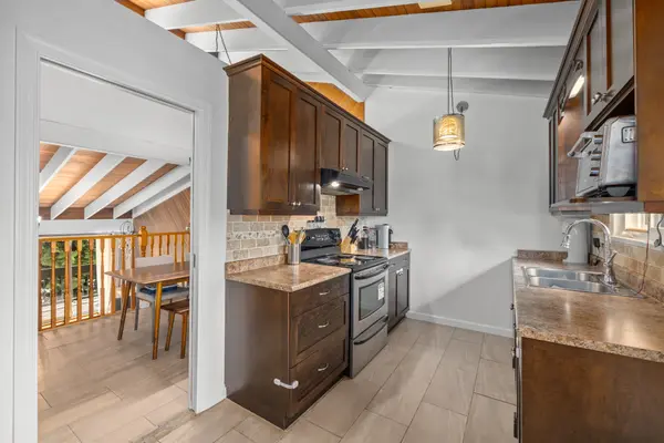2686 Kingsford Avenue, Burnaby, BC V5B 4V4