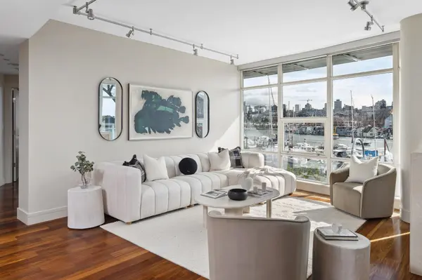 628 Kinghorne Mews #202, Vancouver, BC V6Z 3H6