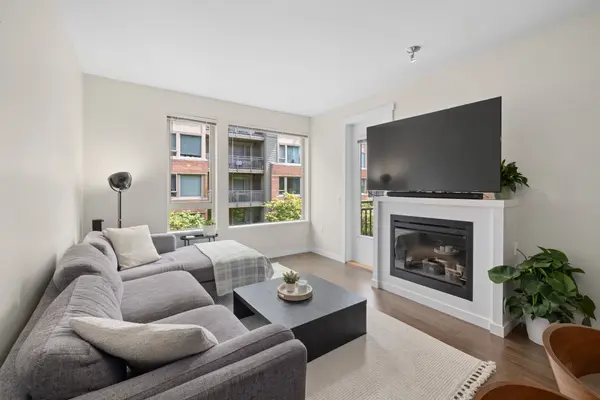 139 22nd Street West #304, North Vancouver, BC V7M 0B5