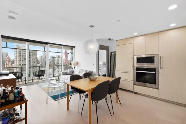 89 Nelson Street #2420, Vancouver, BC V6Z 0E7