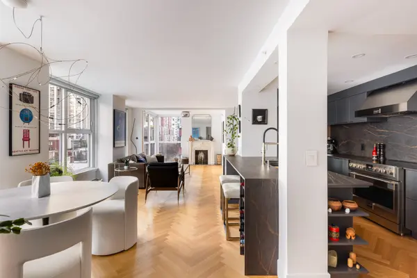 1318 Homer Street #806, Vancouver, BC V6B 6A7